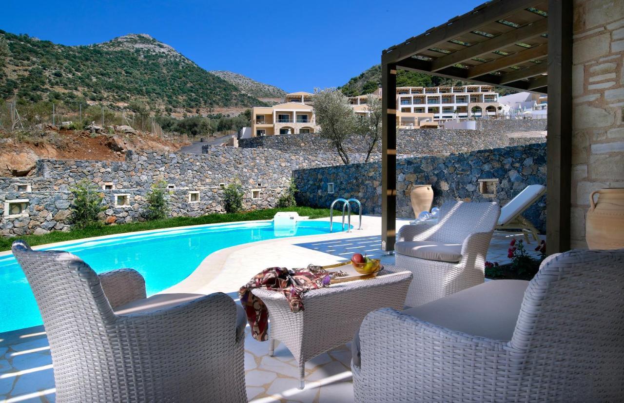 Four-Bedroom Villa Private Pool & Kitchen