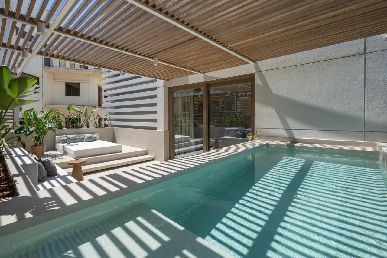 Deluxe Suite private swimming pool