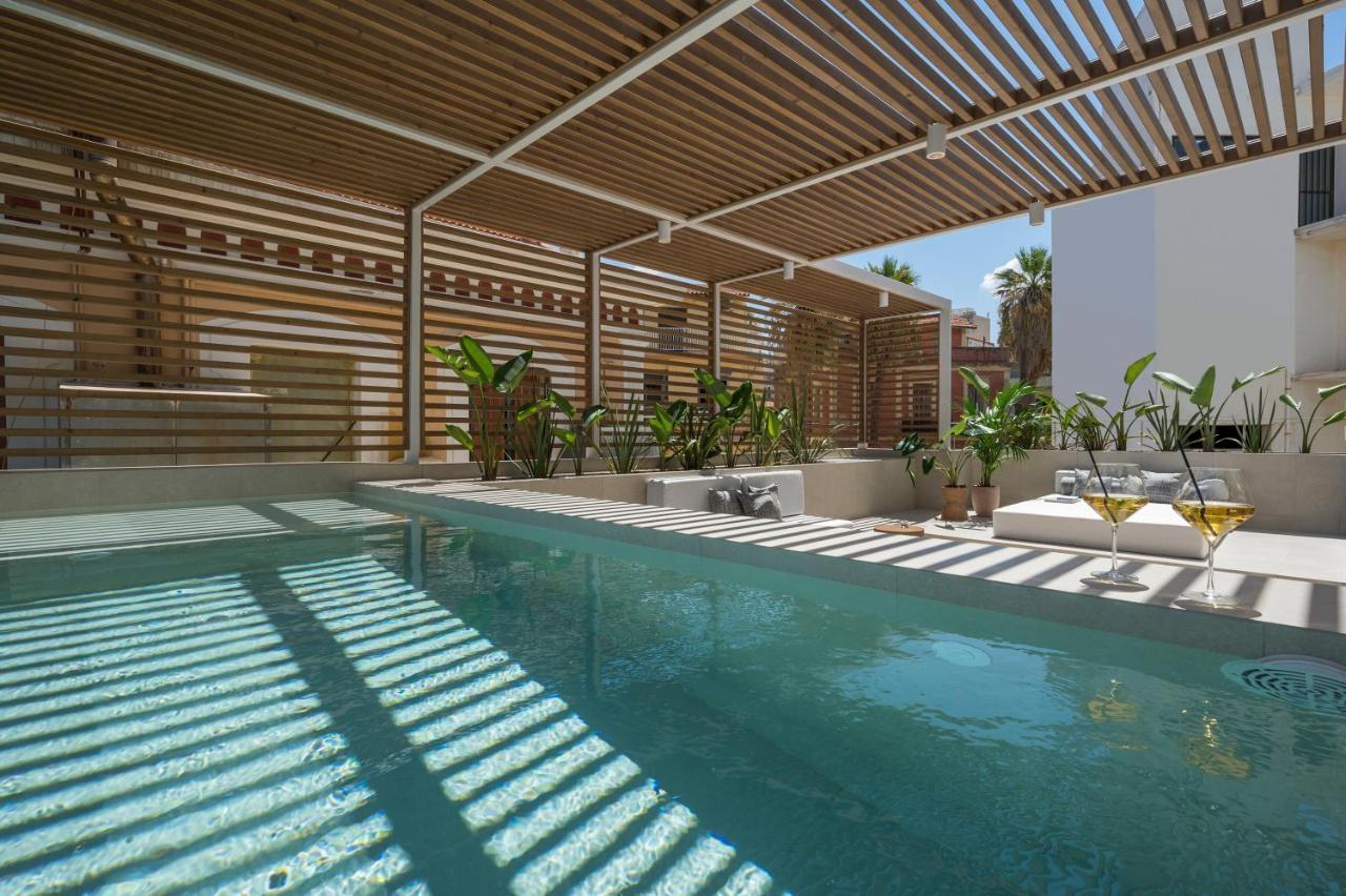 Deluxe Suite private swimming pool
