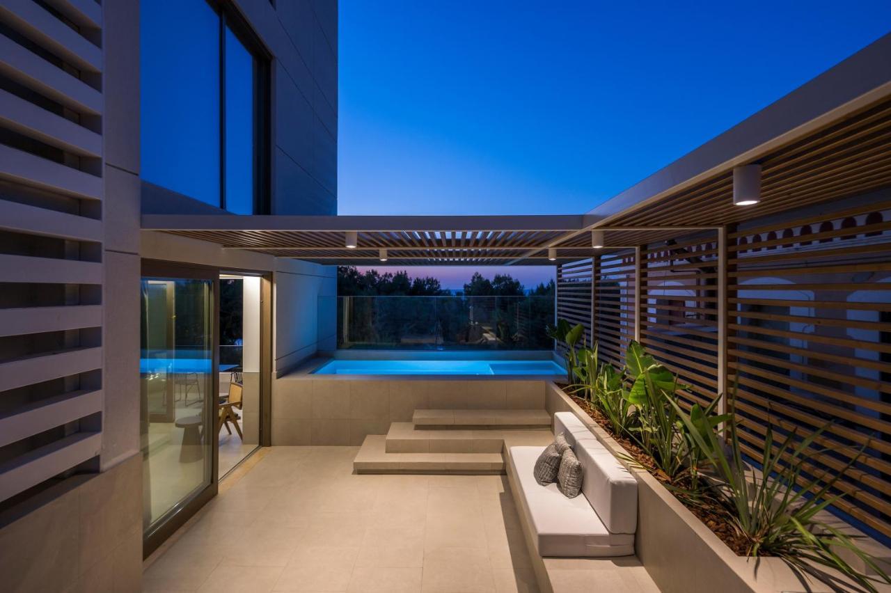 Deluxe Suite private swimming pool