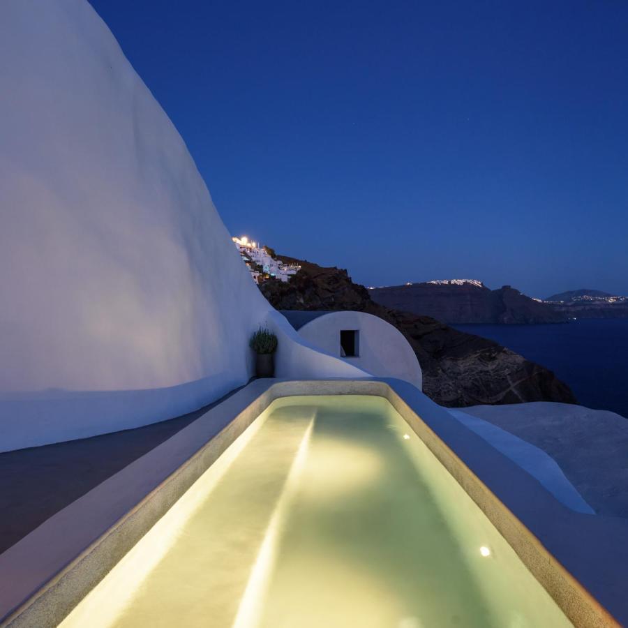 Executive Suite private outdoor heated plunge pool Caldera view