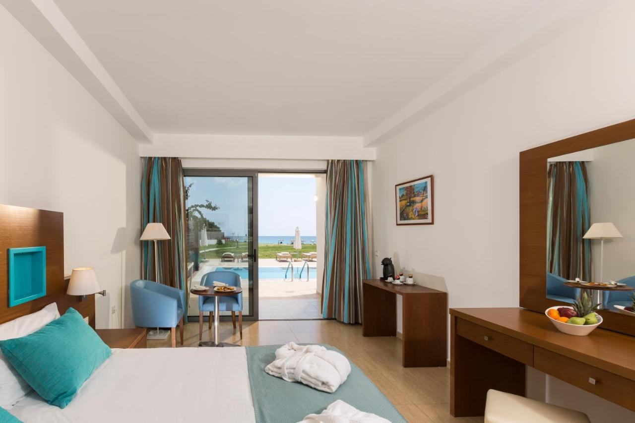 Junior Suite Sea View Shared Pool