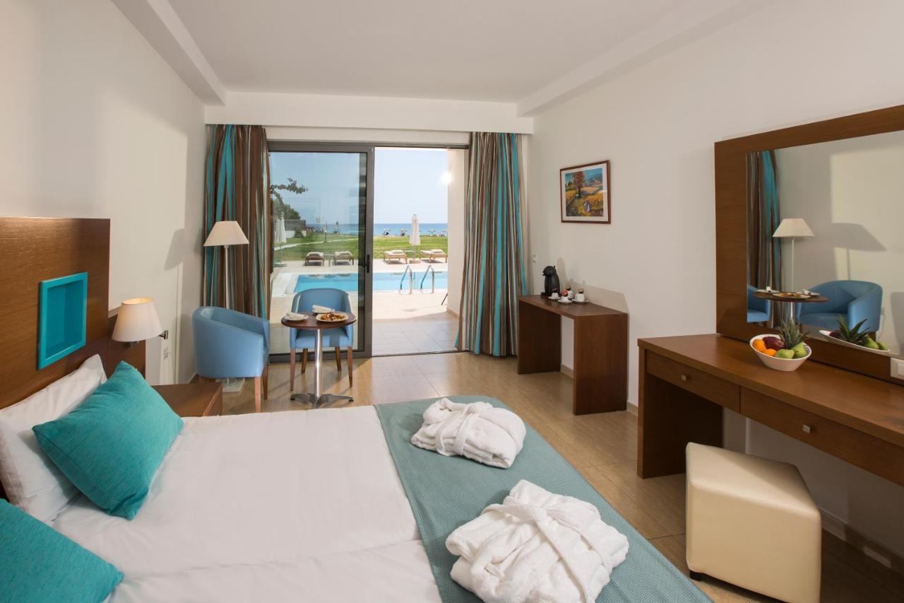 Junior Suite Sea View Shared Pool