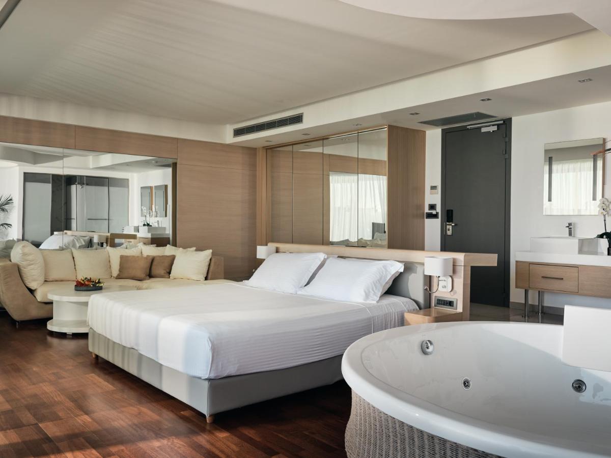 Deluxe Suite Sea View private pool