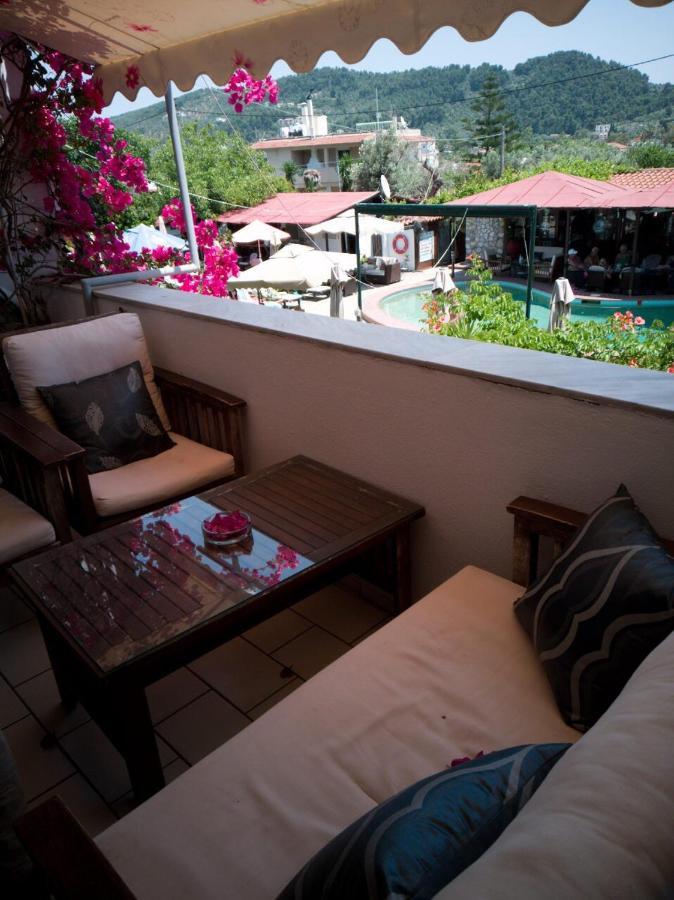 Apartment with Pool View