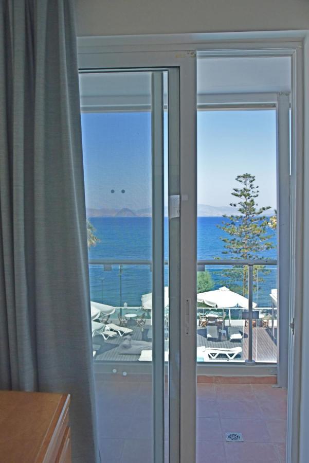 One-Bedroom Apartment Sea View