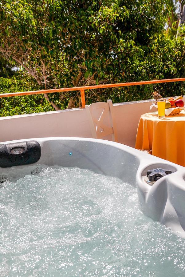 Suite with Hot Tub