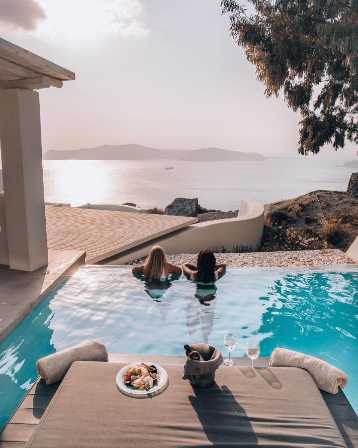 Honeymoon Pool Suite