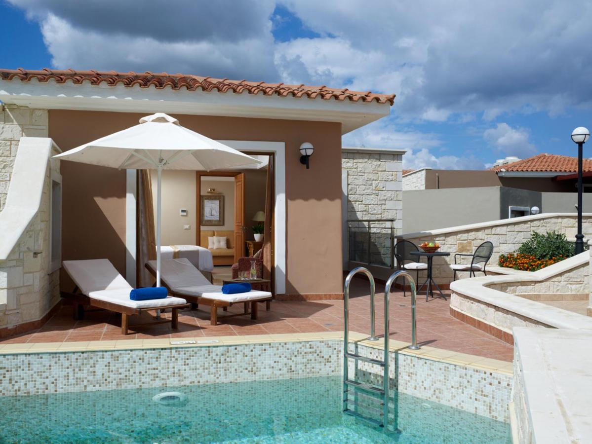 Family Room Garden View Sharing Pool