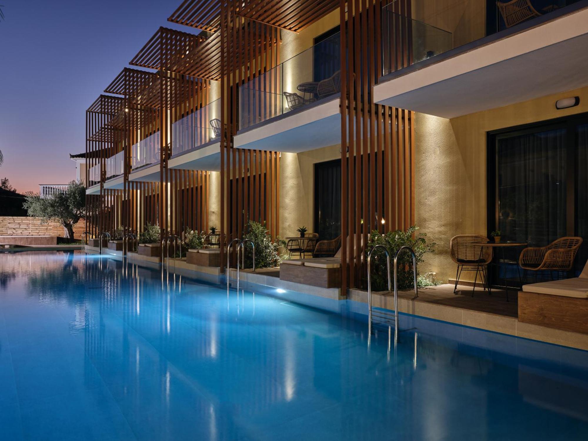 Deluxe Double or Twin Room Pool Access