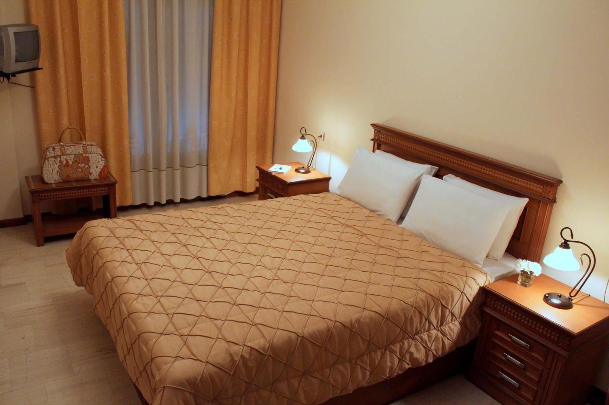 Double or Twin Room Side Meteora View