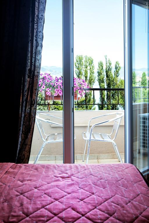 Standard Double Room with Lake View