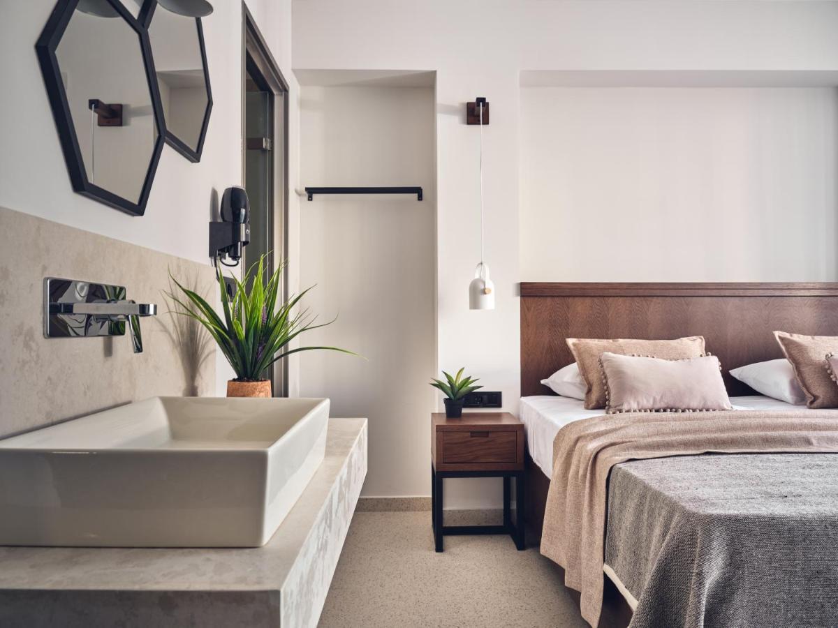 Deluxe Double or Twin Room Pool Access