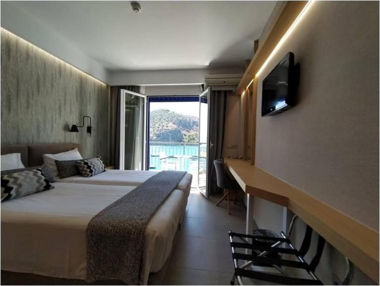 Double or Twin Room Sea View