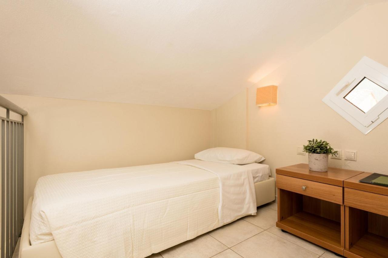 Duplex Suite Side Sea View