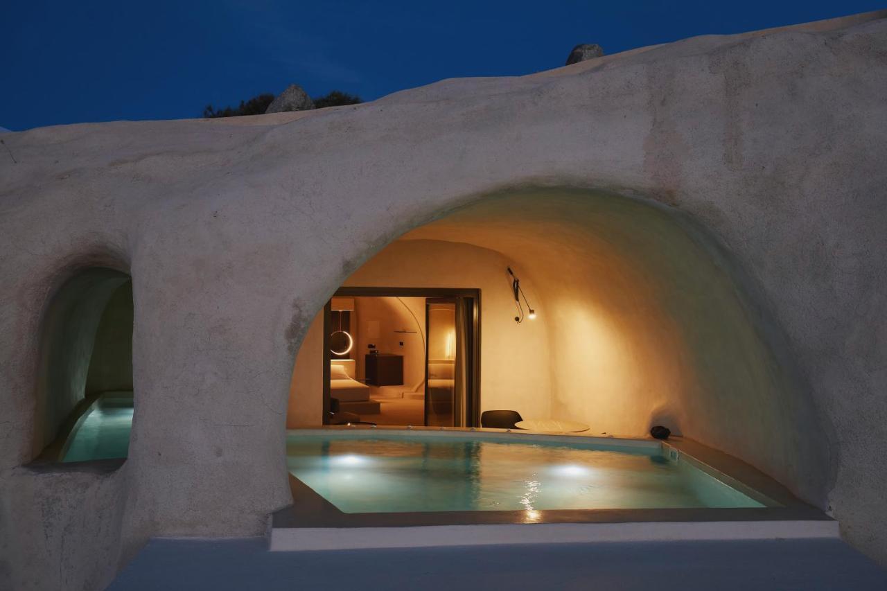 Elysium Cave Suite with Private Jacuzzi- Caldera View