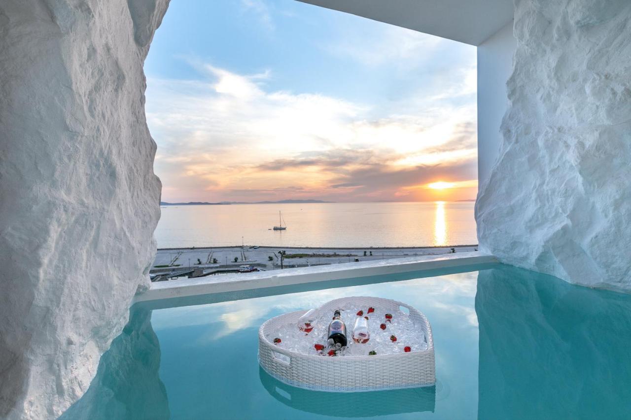 Deluxe Double Room with Private Cave Pool