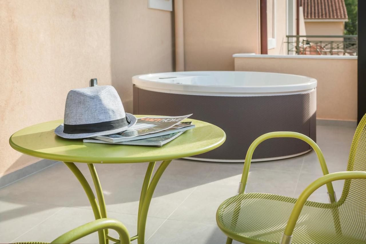 Junior Suite Outdoor Hot Tub