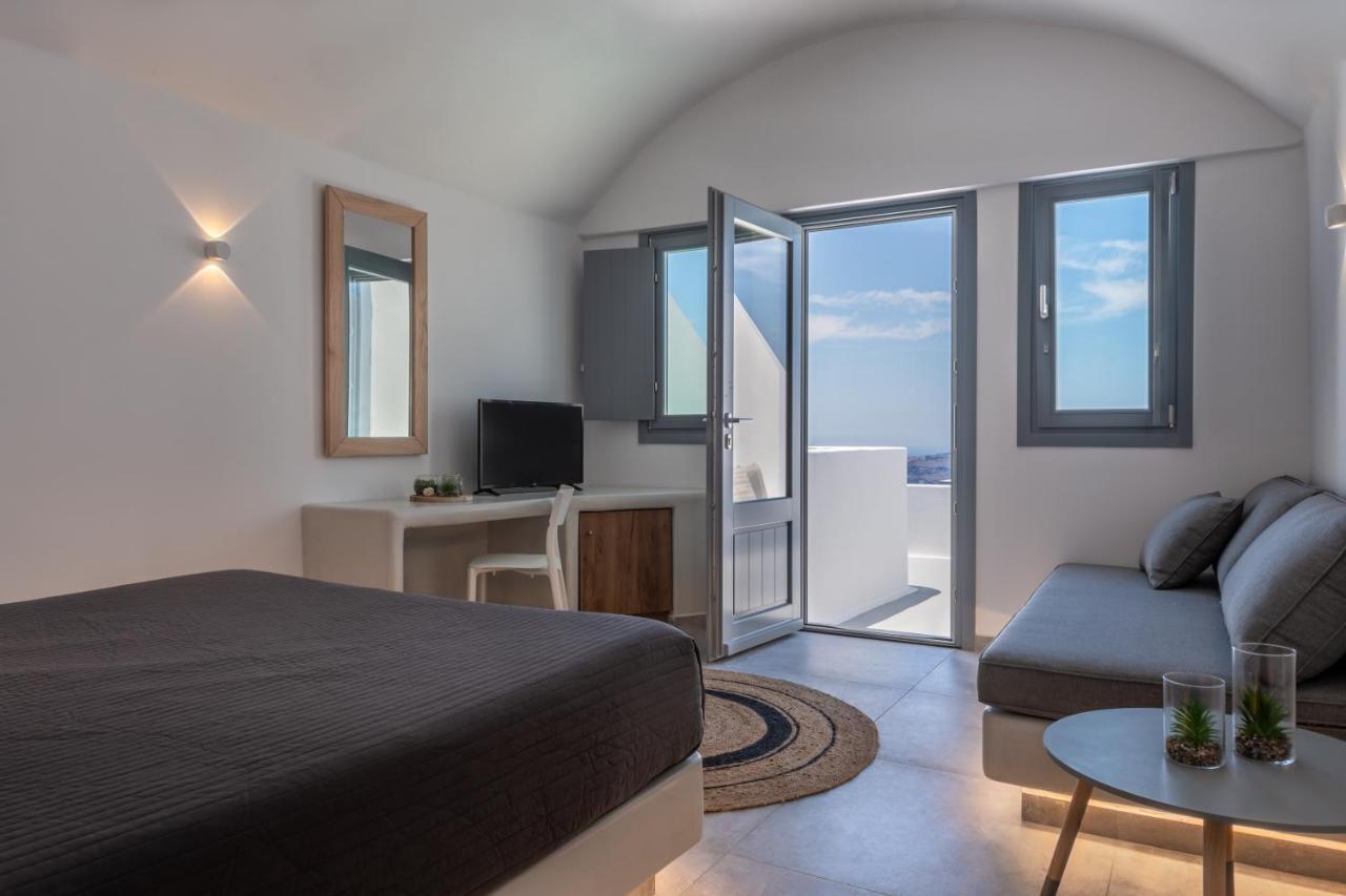 Honeymoon Suite with outdoor hot tub and Caldera View
