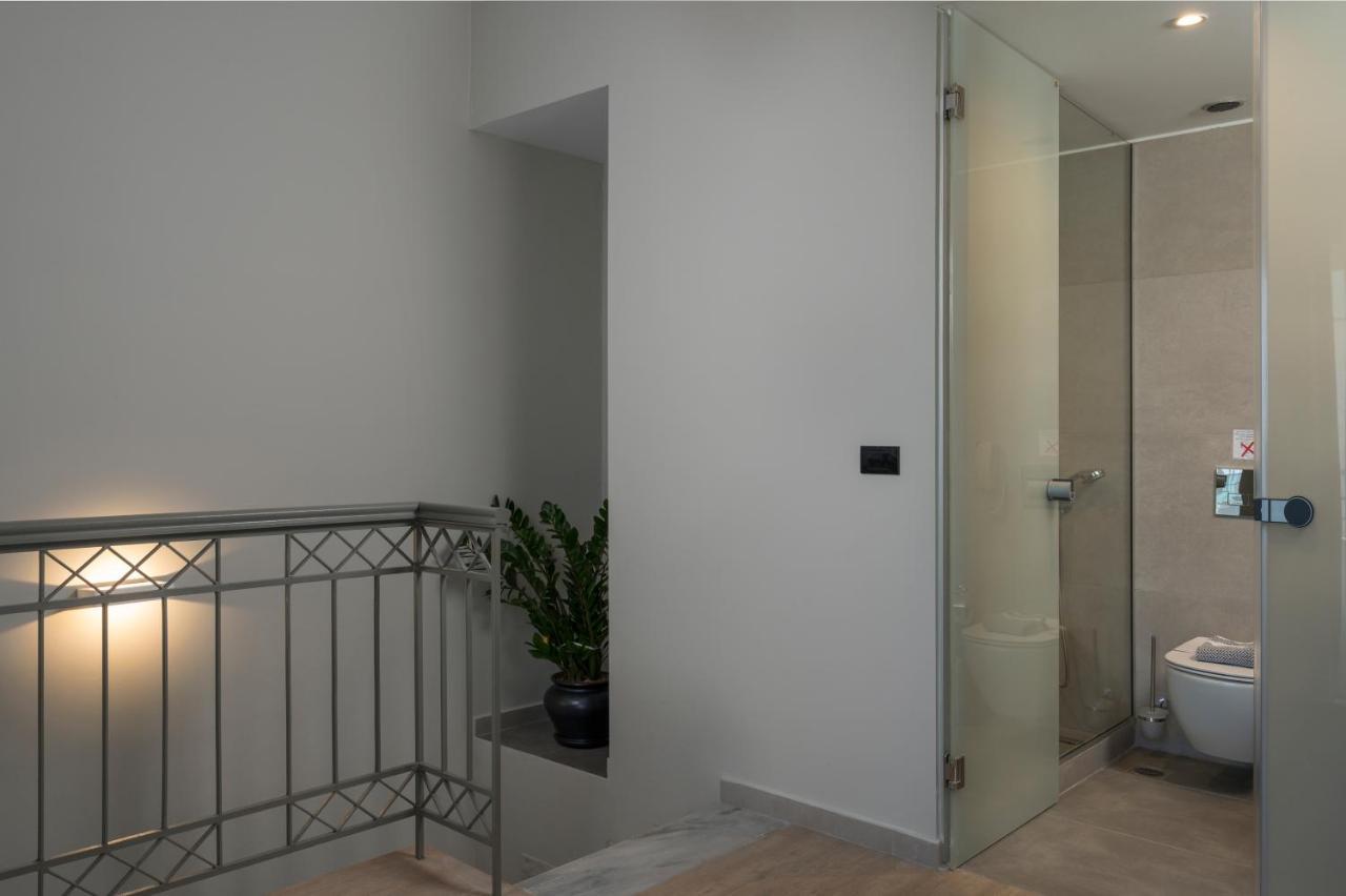 Deluxe Double Room with Side Sea View