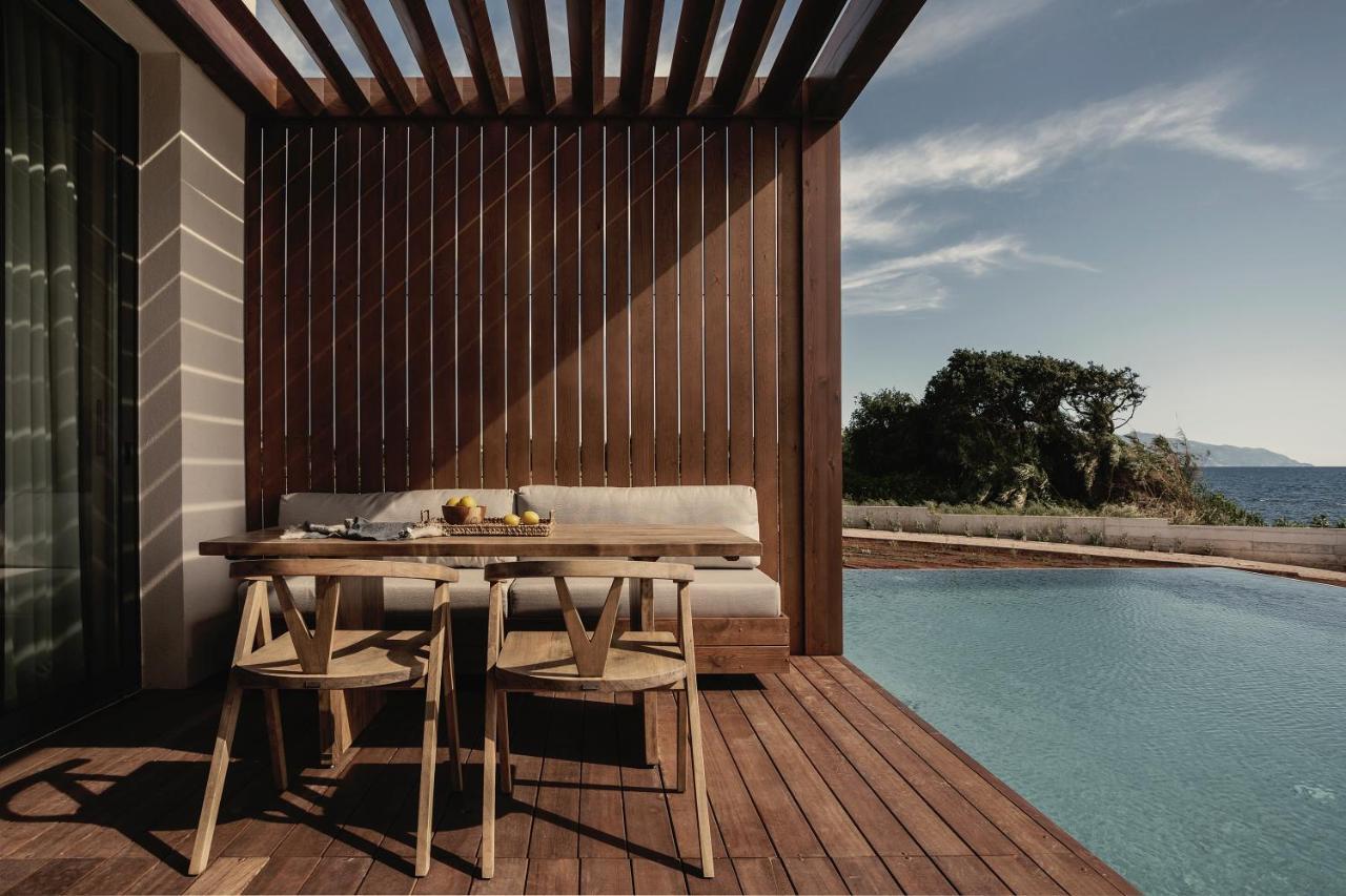 Grande Pool Suite Seafront