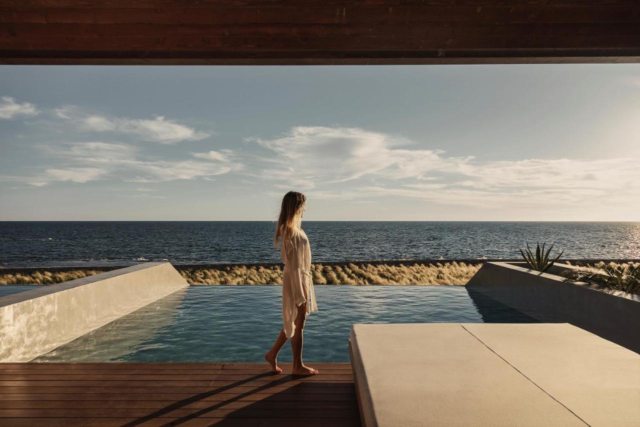 Relax Pool Suite Seafront
