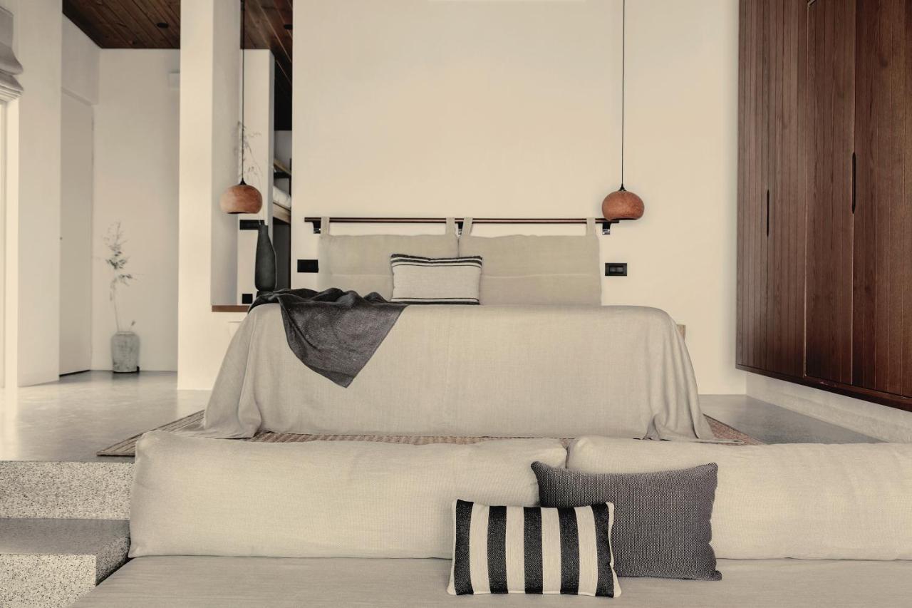 Grande Pool Suite Seafront