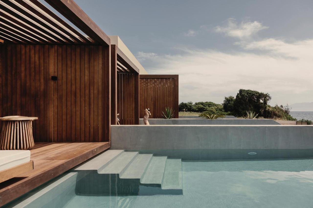 Relax Pool Suite Seafront