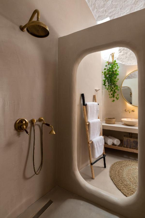 Deluxe Queen Suite