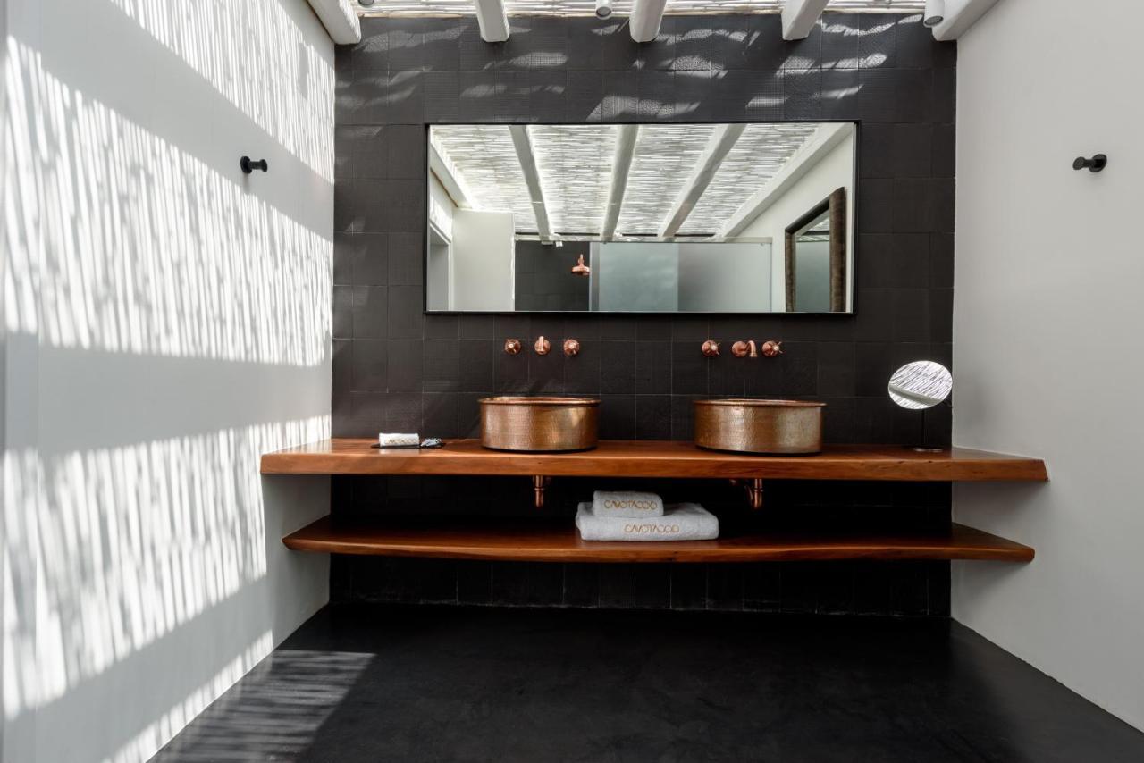 Honeymoon Pool Suite