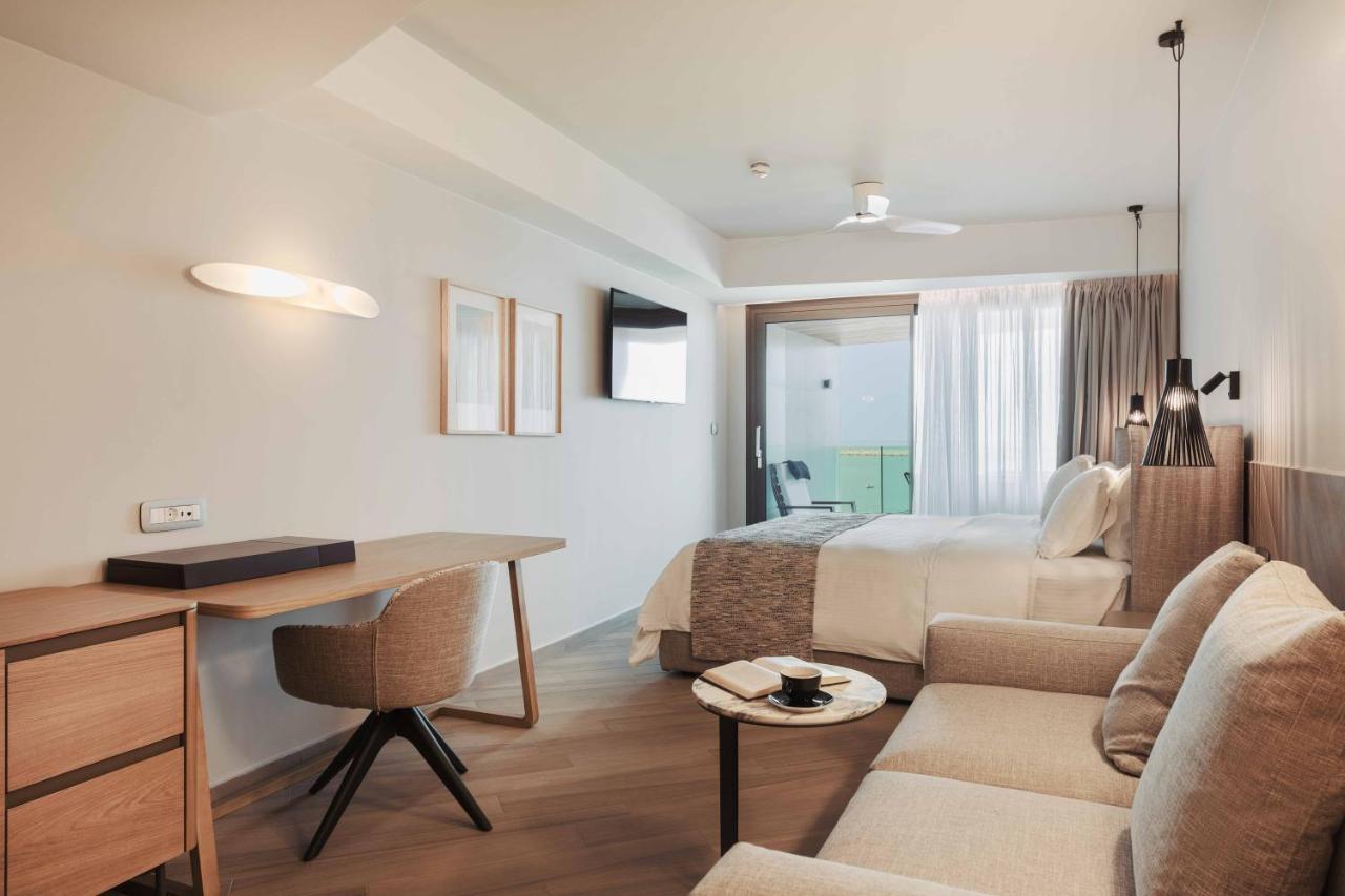 Deluxe Suite Spa Bath