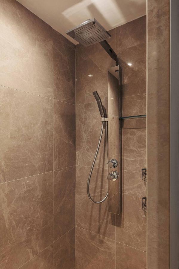 Deluxe Suite Spa Bath