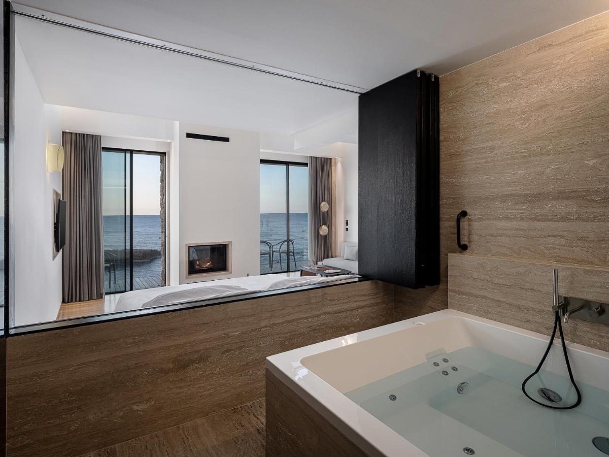 Presidential Suite Sea Front balcony Jacuzzi