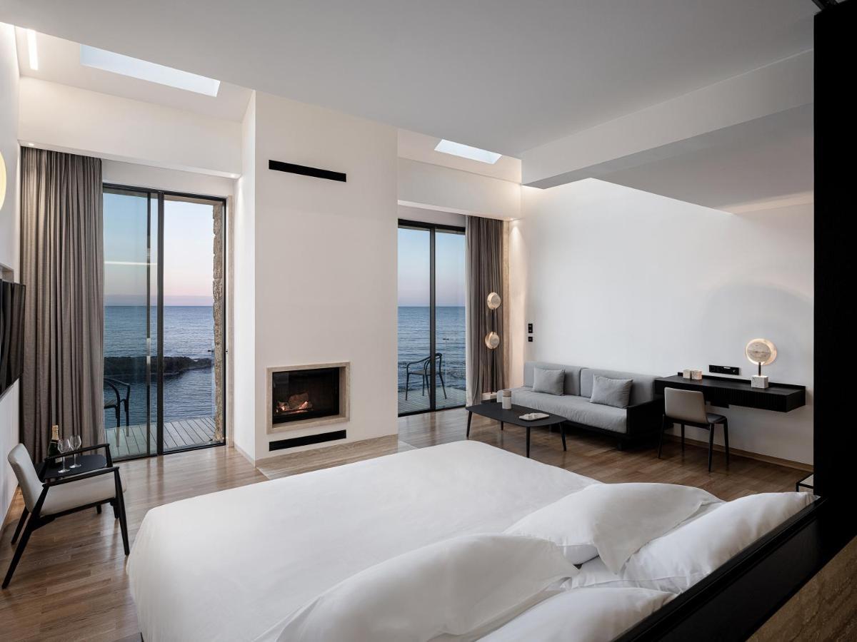 Presidential Suite Sea Front balcony Jacuzzi