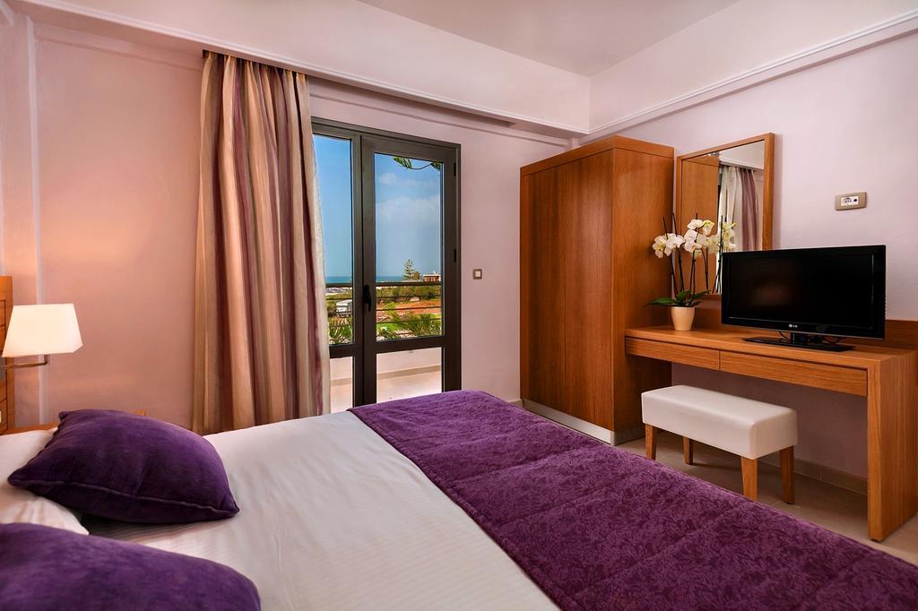 Double Room Pool or Garden View