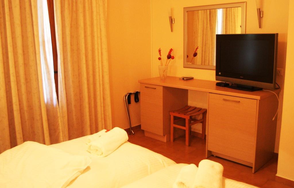 2 Double/Twin Rooms with Interconnecting Door