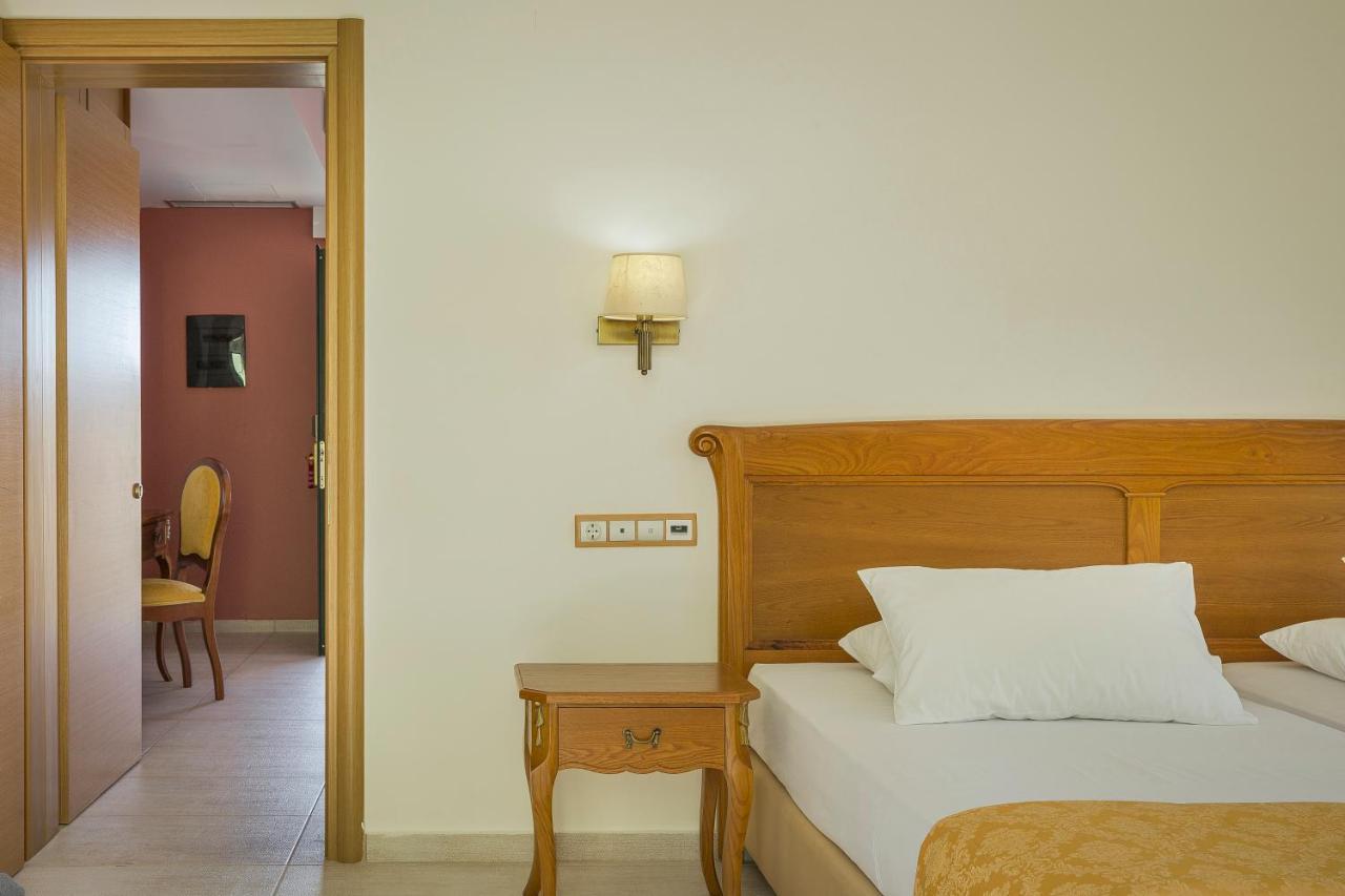 Two Bedroom Villa Private Pool & Sea View
