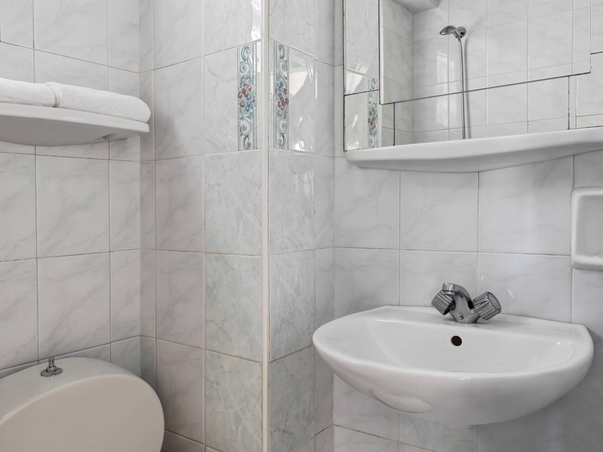 Double or Twin Room Pool Level
