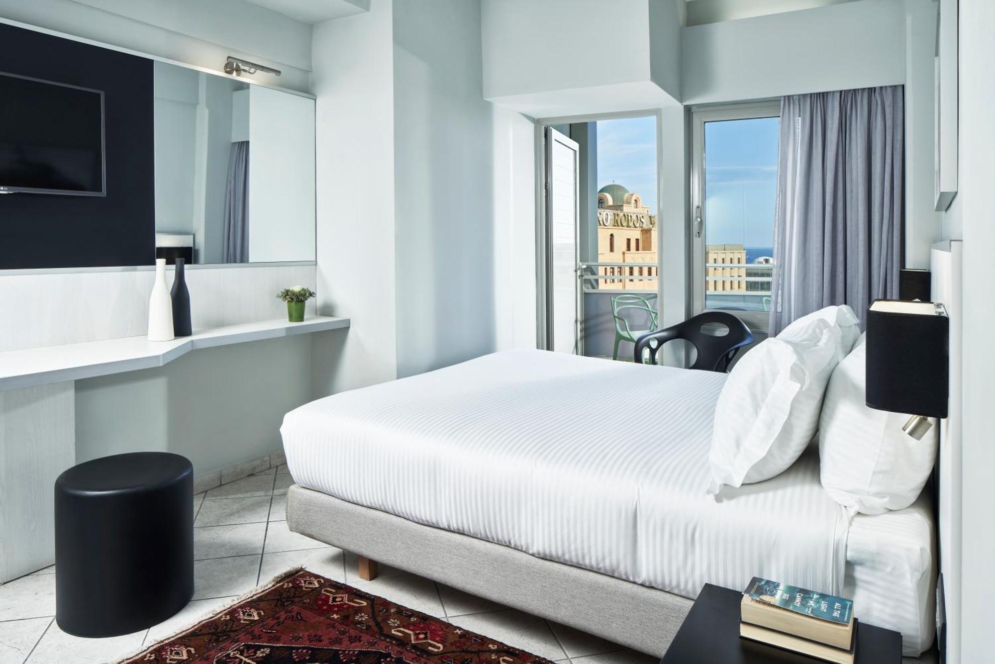 Classic Suite with Side Sea View