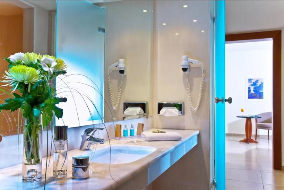Double or Twin Room Garden View