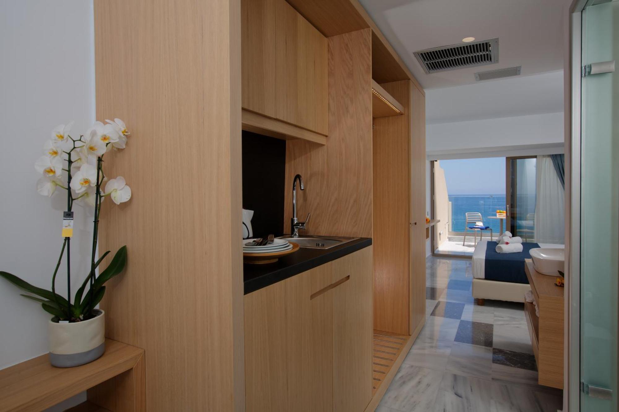 Superior One bedroom Apartment sea view