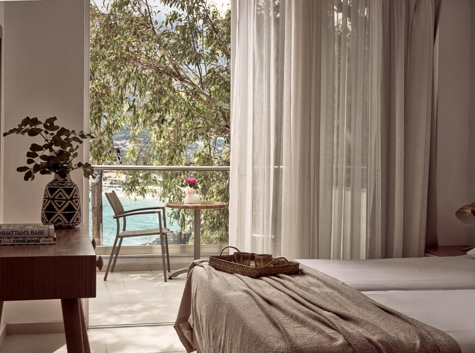 Deluxe One-Bedroom Apartment Sea View