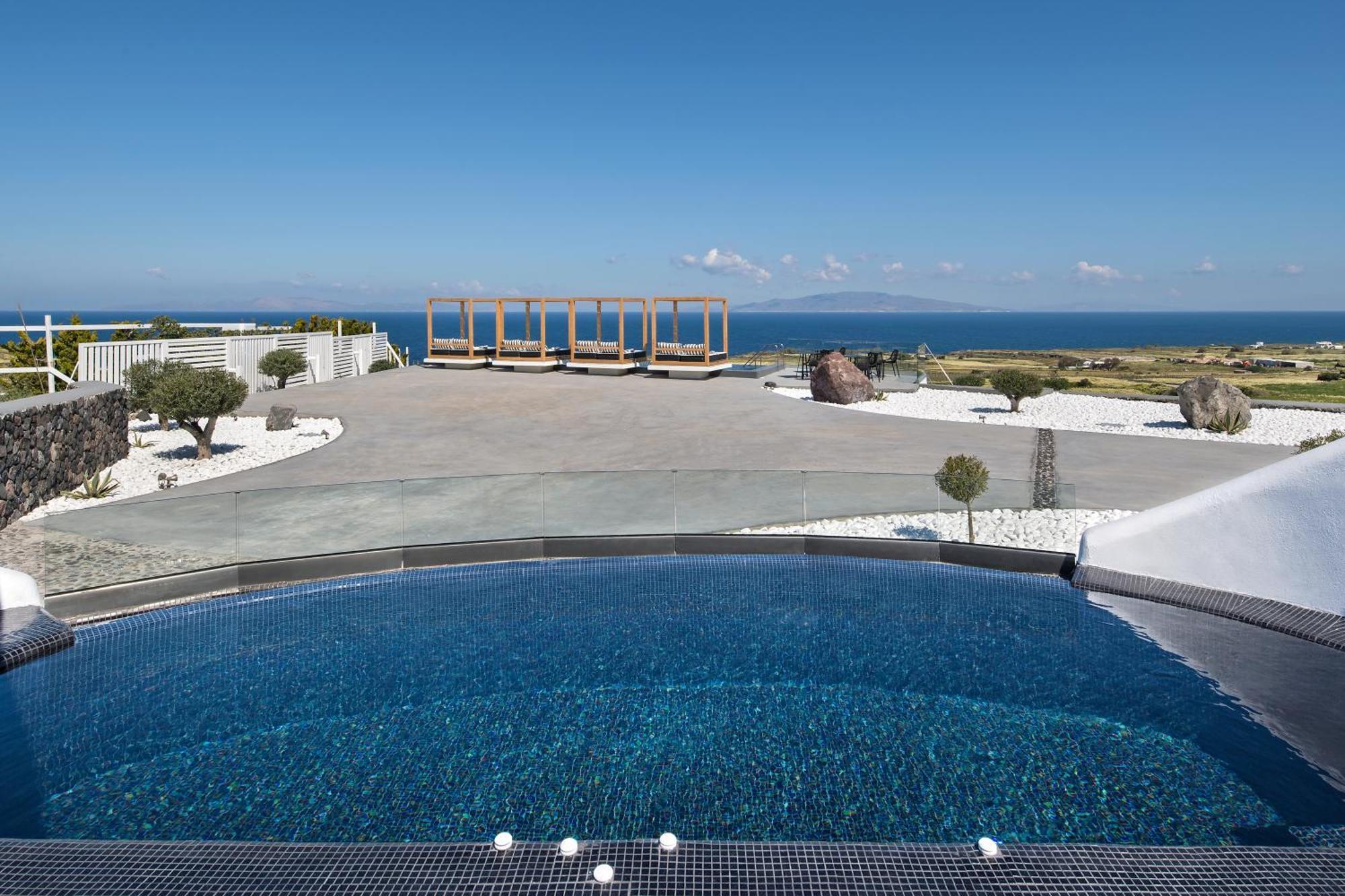 Elea Home outdoor Plunge Pool