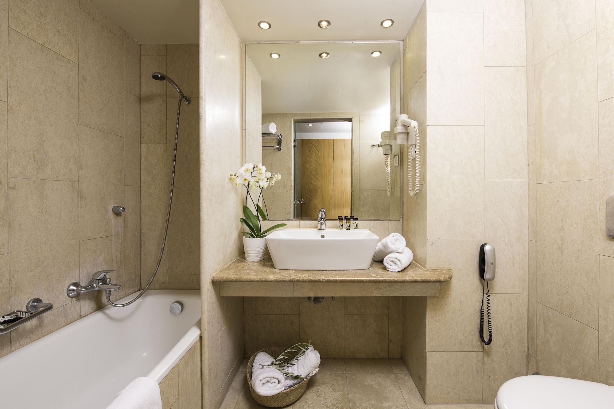 Double or Twin Room Sea View