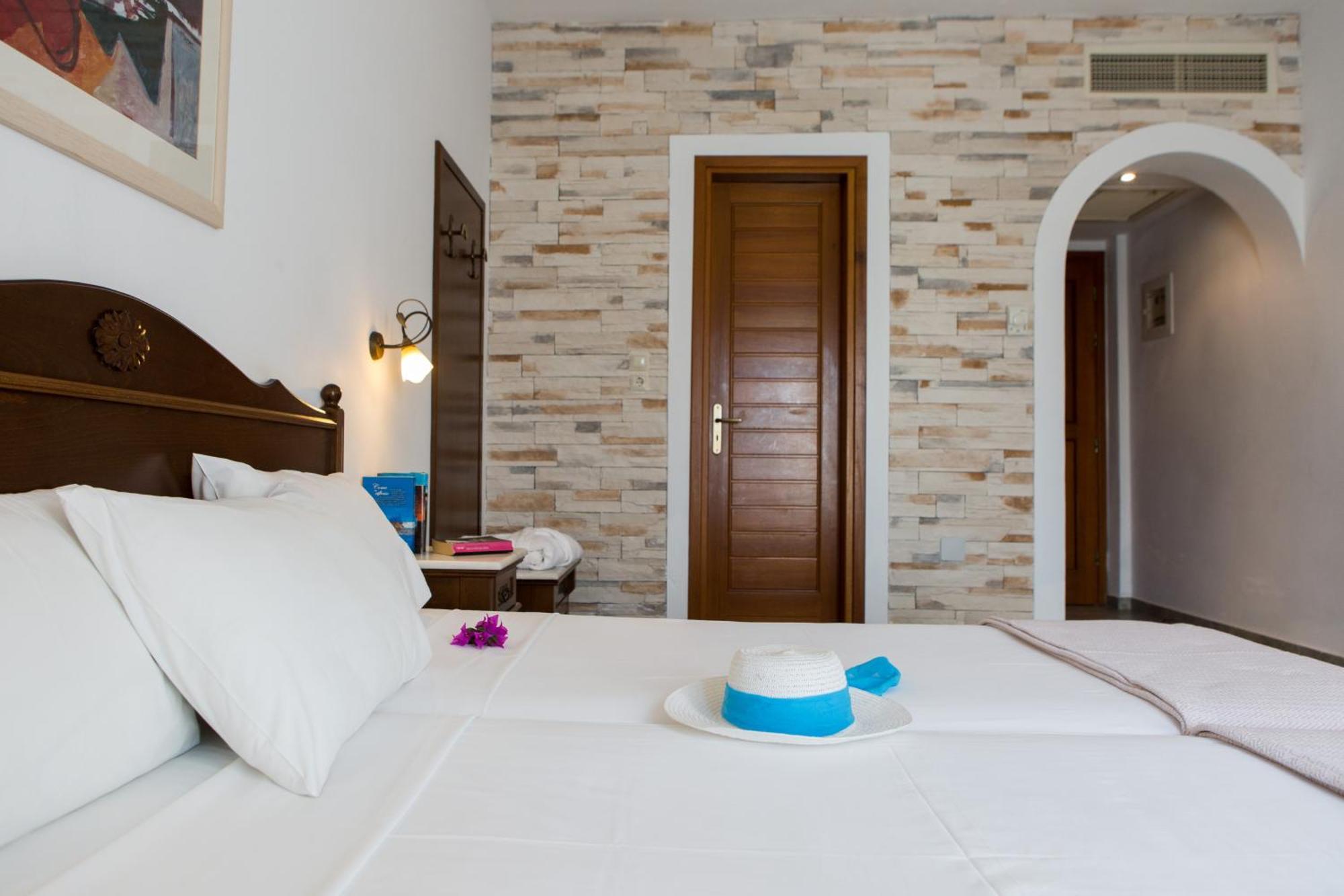 Double or Twin Hopping Room room Changes