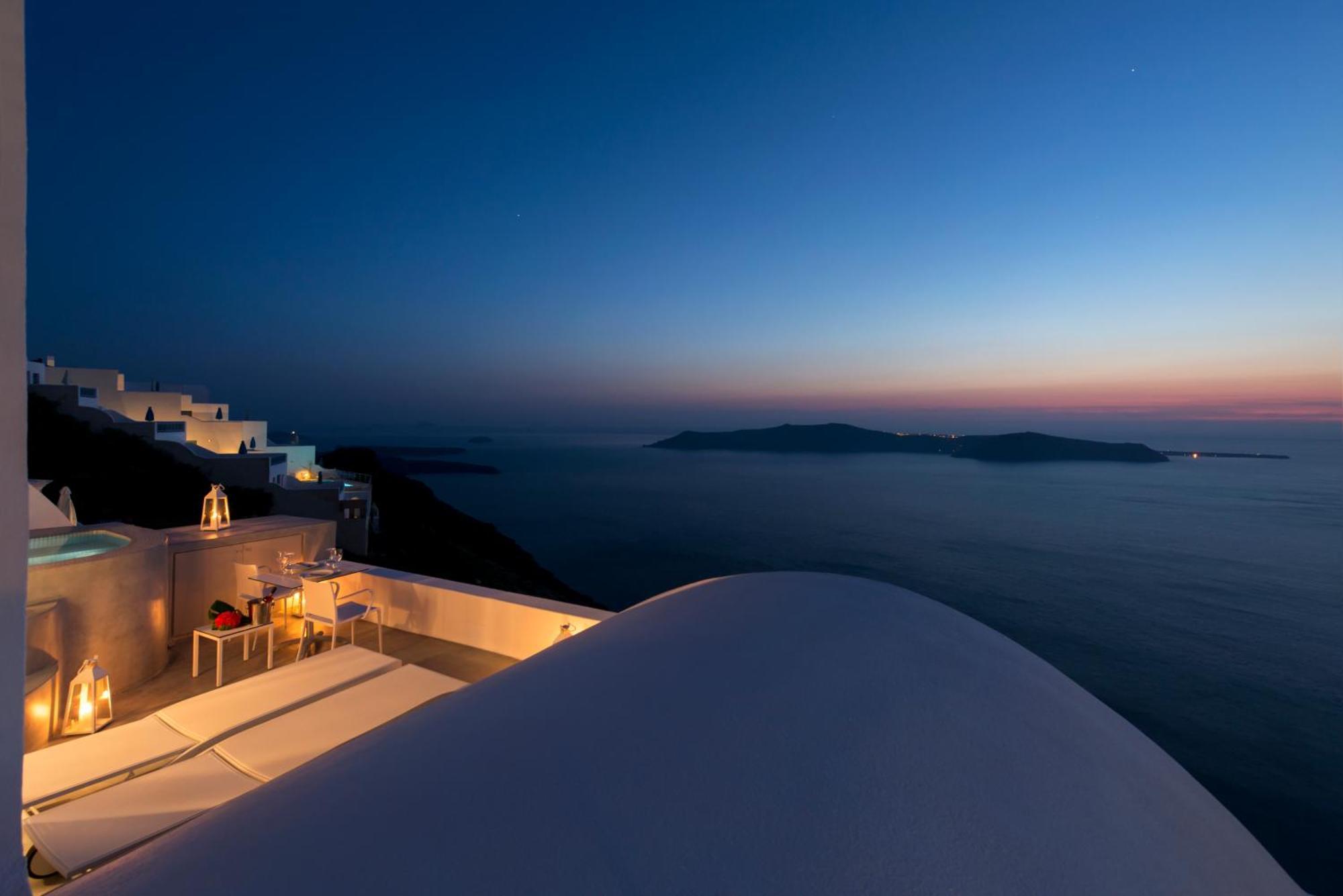 Deluxe Suite Outdoor Heated whirlpool Caldera View Sunset View