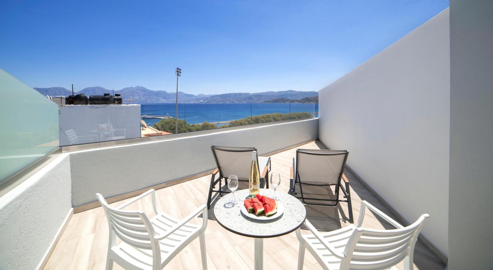 Deluxe Double Room Sea View minipool
