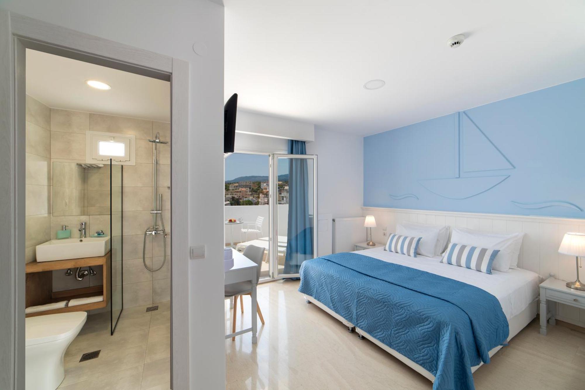 Superior Double or Twin Room City View minipool