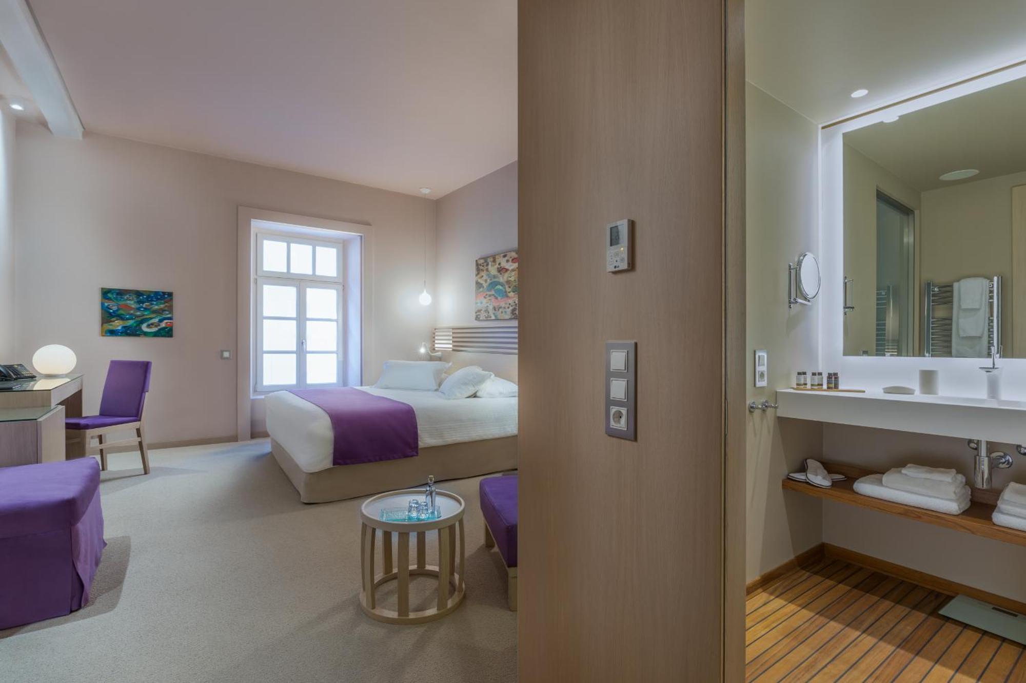 Deluxe Double or Twin Room Partial Lake View