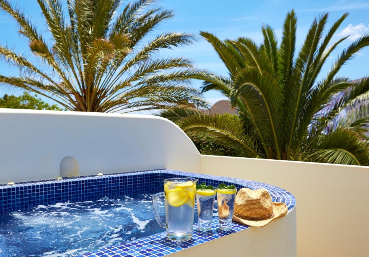 Deluxe Double Room Outdoor Jetted Tub
